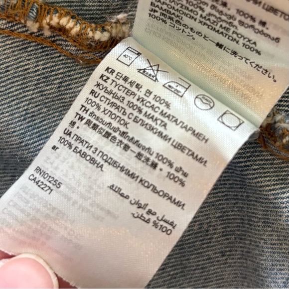 H&M Classic Denim Trucker Jacket in Medium Wash, Size Medium - Picture 7 of 11